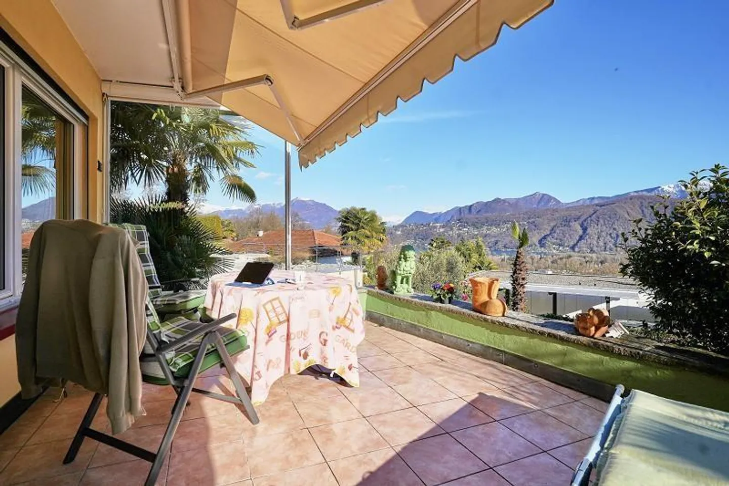 4 1/2-Room Villa with Swimming Pool and Beautiful Garden - Photo 18 of 31