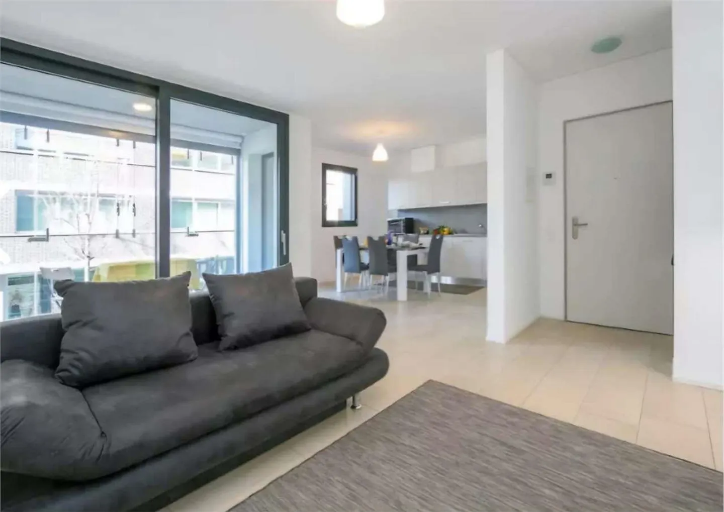 Appartement 3,5 pièces dans un immeuble récent - Photo 1 sur 7