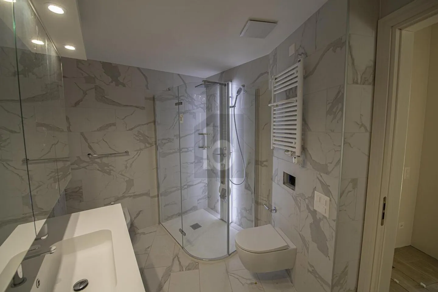 Penthouse di Lusso con Vista Lago - Foto 5 di 6