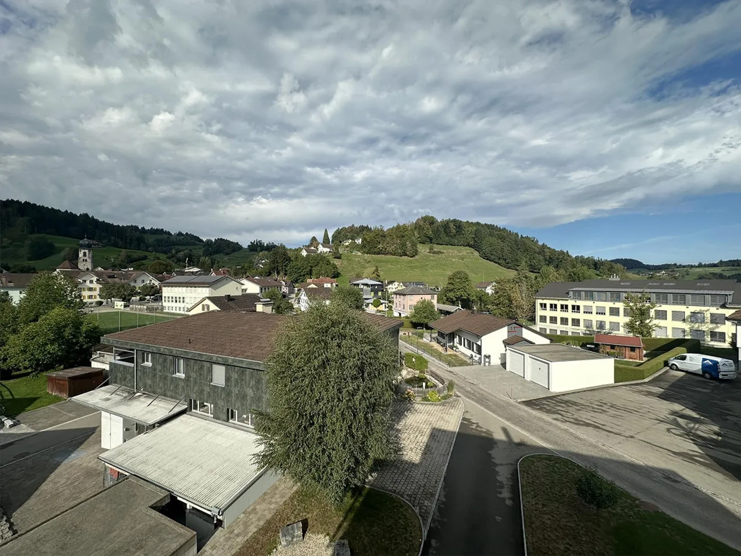 Penthouse apartment with over 100 m² terrace in the heart of Mosnang - Photo 2 of 15