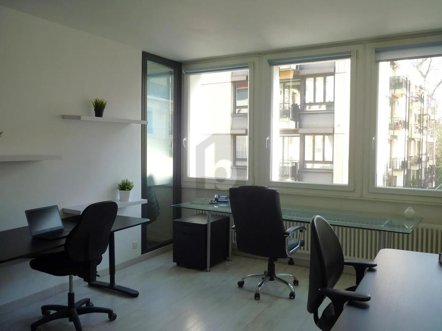BRIGHT OFFICE IN EAUX-VIVES (1) - Photo 2 of 6