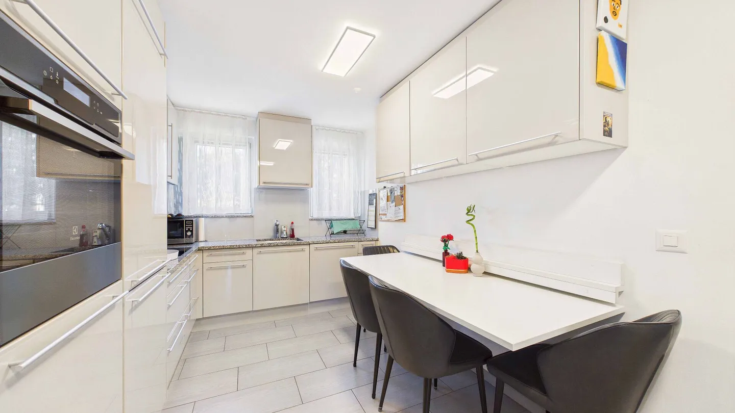 Comfortable 4.5-room apartment with practical room layout - Photo 6 of 15