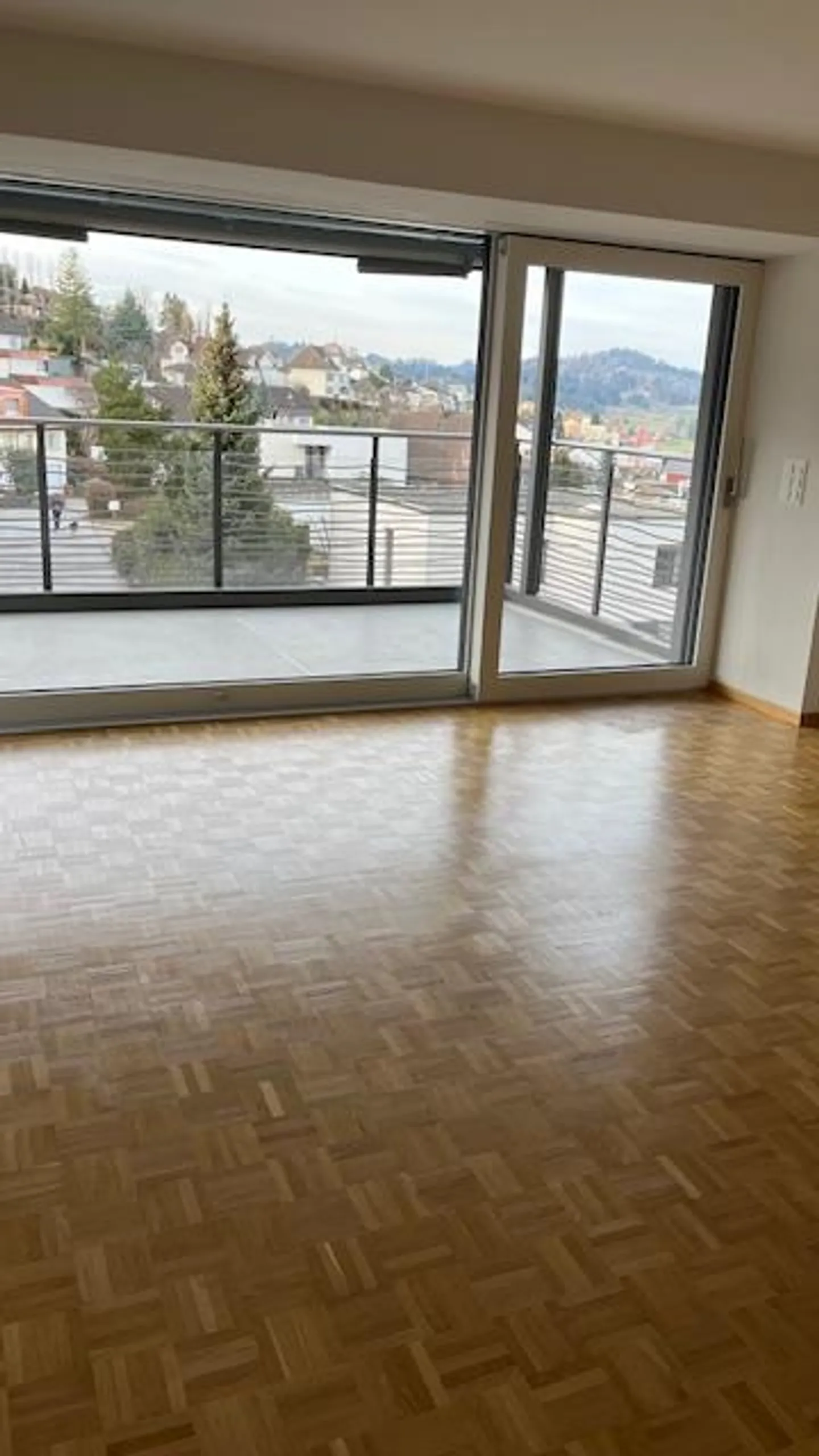 Appartement familial 4.0 pièces ensoleillé avec vue imprenable - Photo 3 sur 8