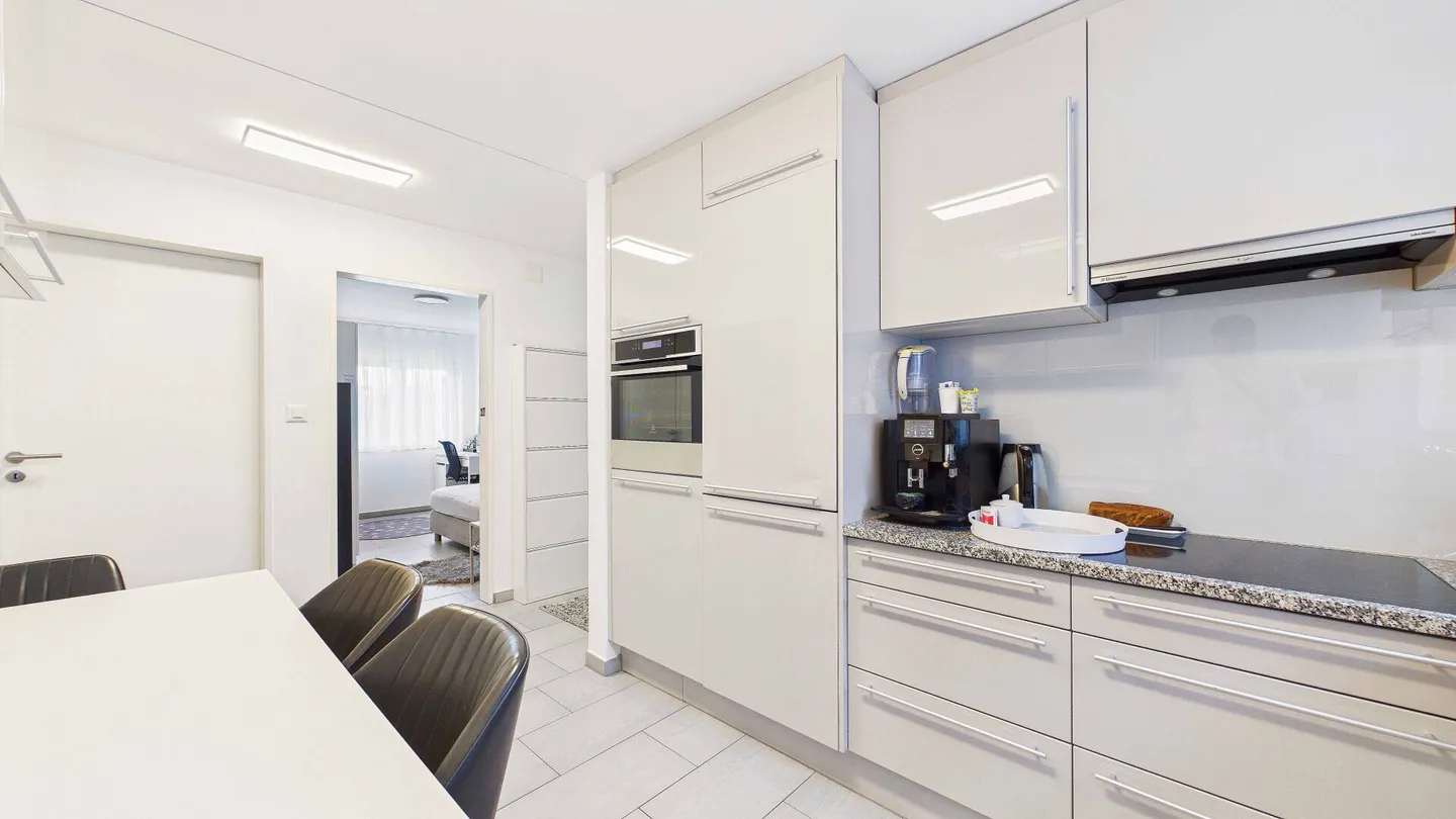 Comfortable 4.5-room apartment with practical room layout - Photo 8 of 15