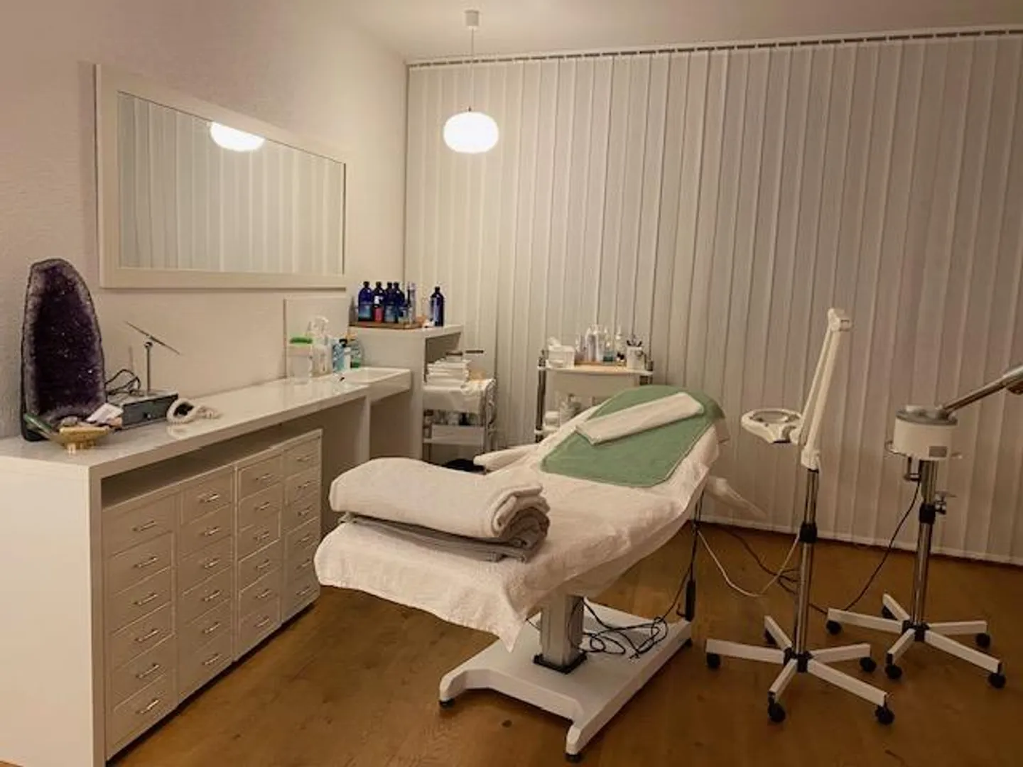 Office space including storage room - Photo 3 of 12