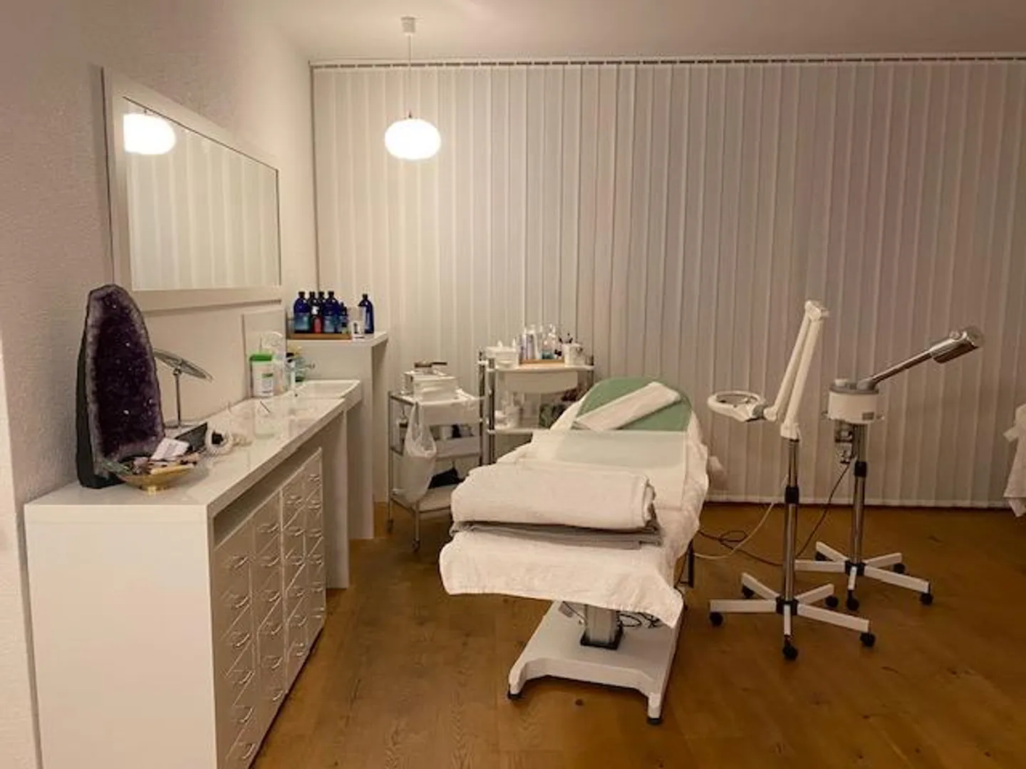 Office space including storage room - Photo 7 of 12