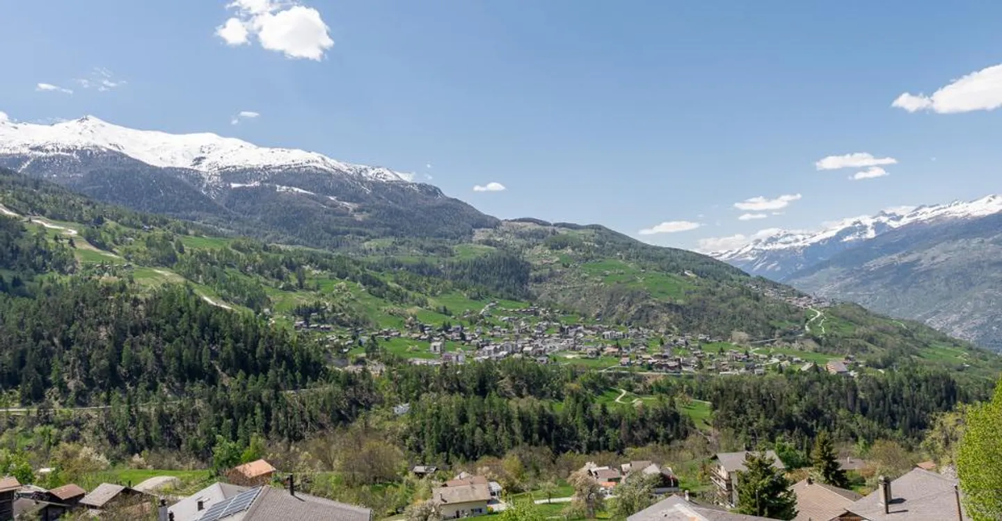 Modern 4.5-room apartment with optimal view in Bürchen - Photo 2 of 11