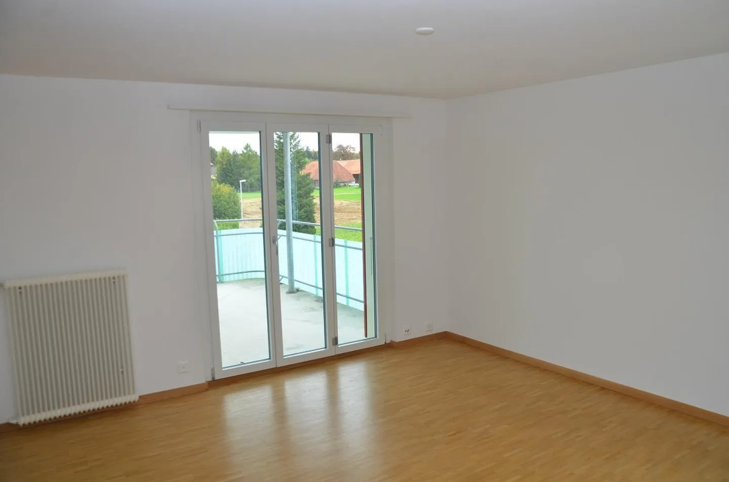 Charmante Wohnung mit grossem Balkon - Foto 3 von 5