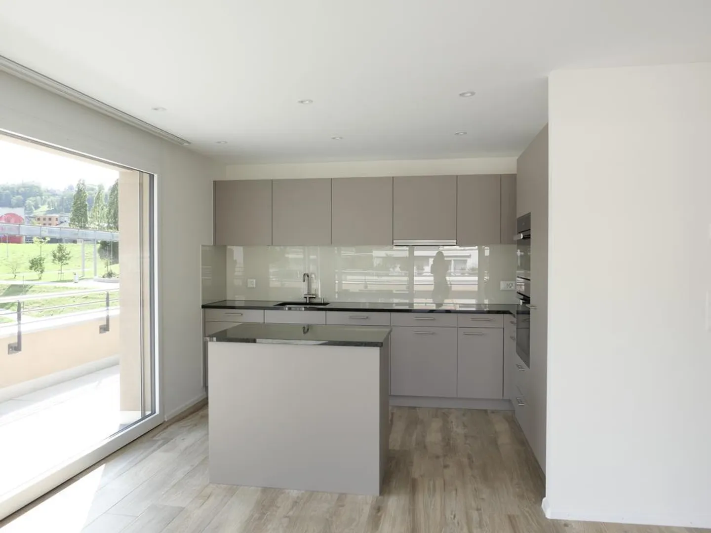 Bright penthouse apartment with private laundry room - Photo 2 of 11
