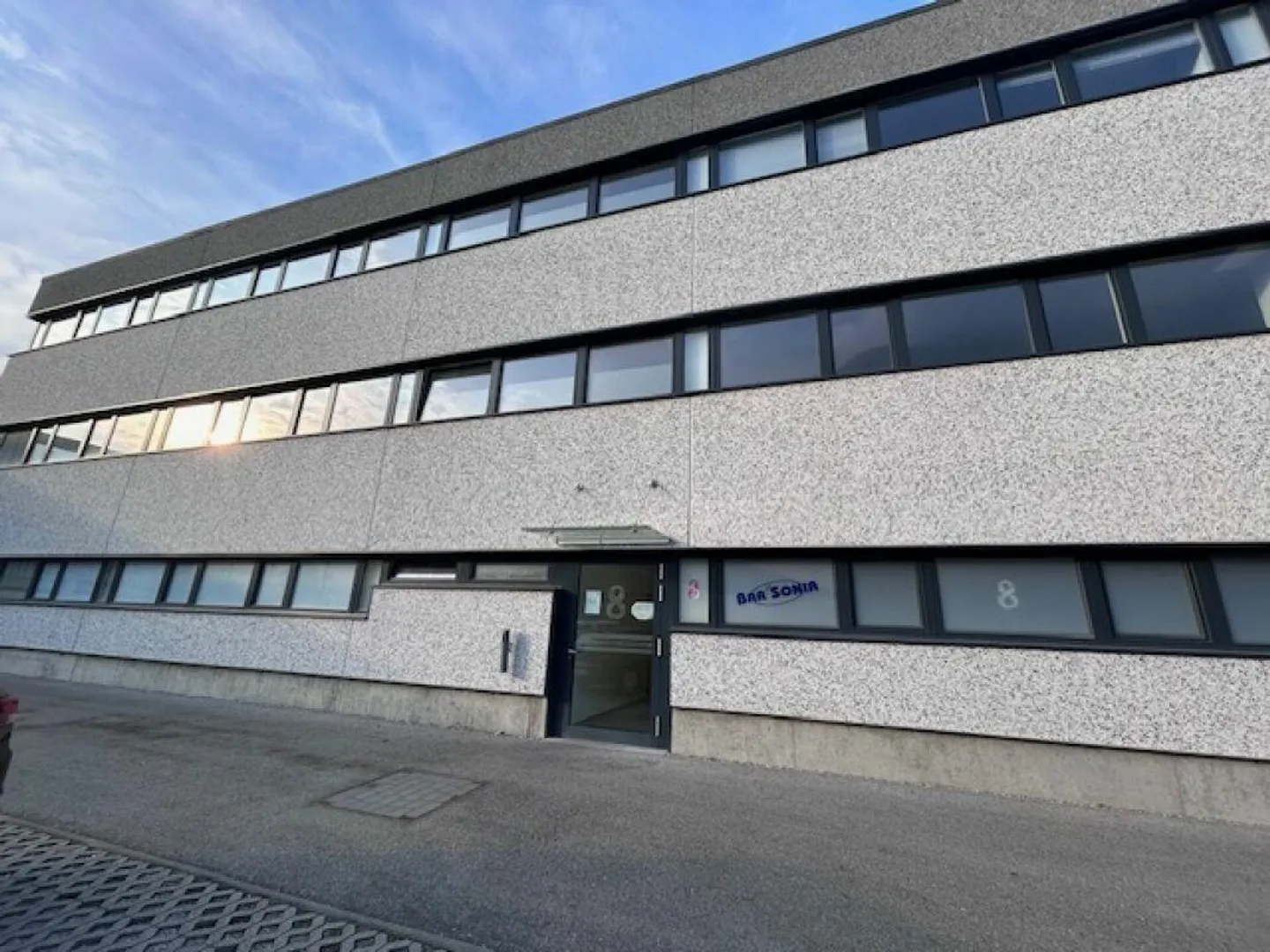 OFFICES IN MODERN BUILDING - Photo 16 of 18