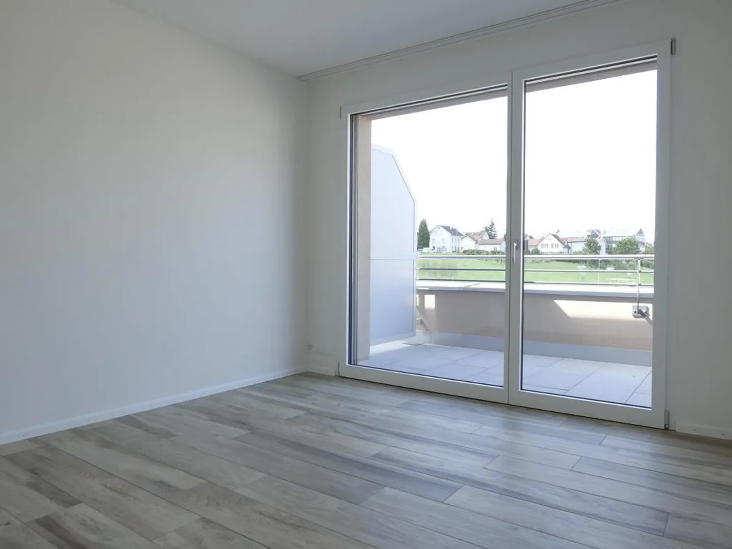 Bright penthouse apartment with private laundry room - Photo 7 of 11