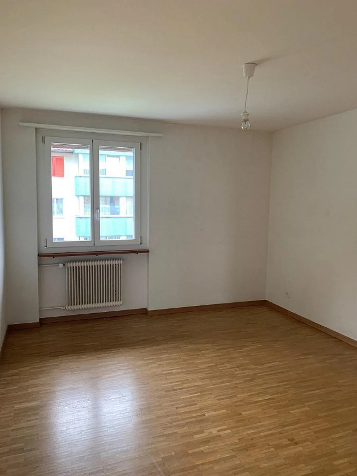 Charmante Wohnung mit grossem Balkon - Foto 4 von 5