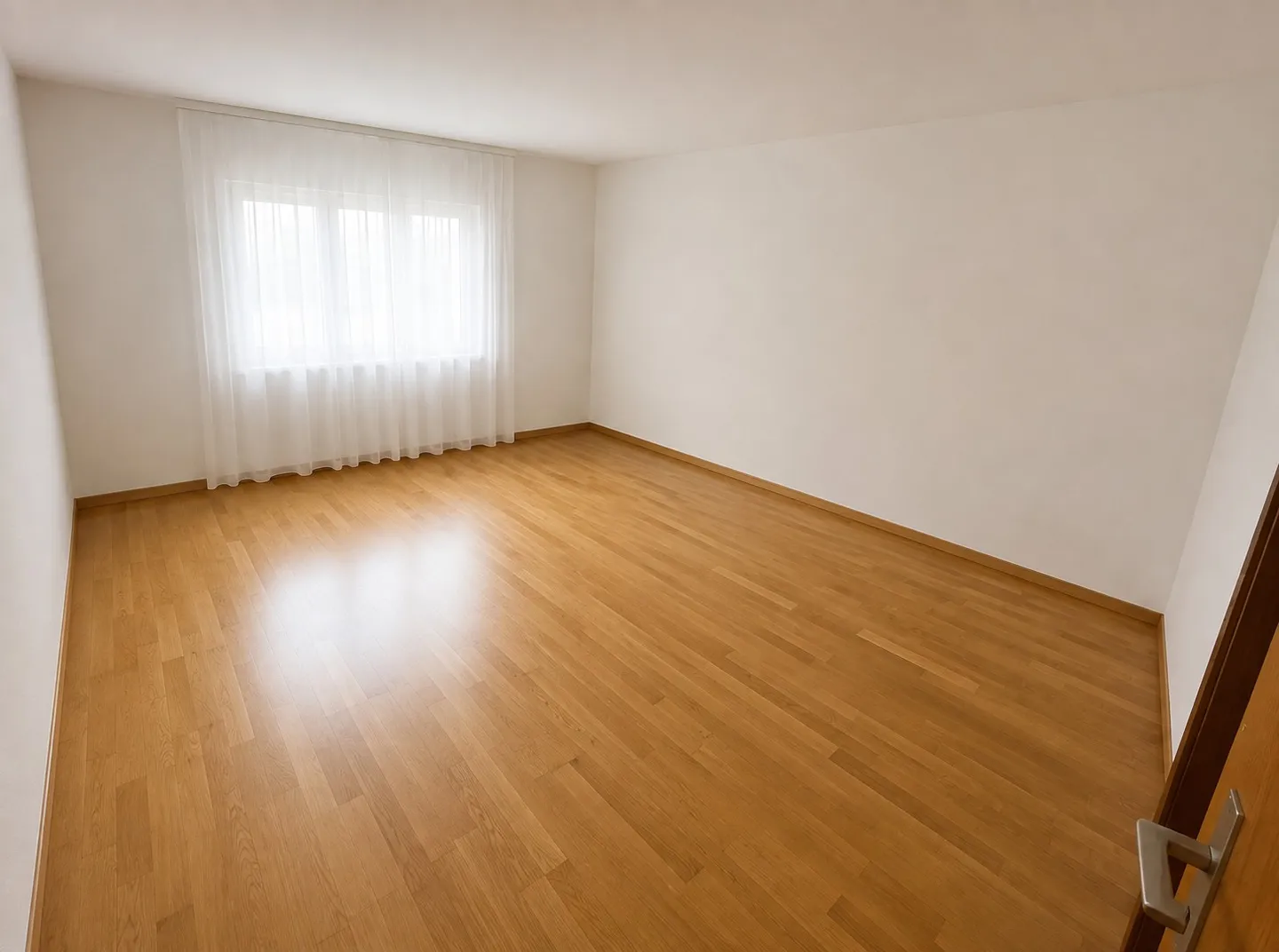 Spacious 5.5-room apartment with fireplace and large south balcony - Photo 3 of 15