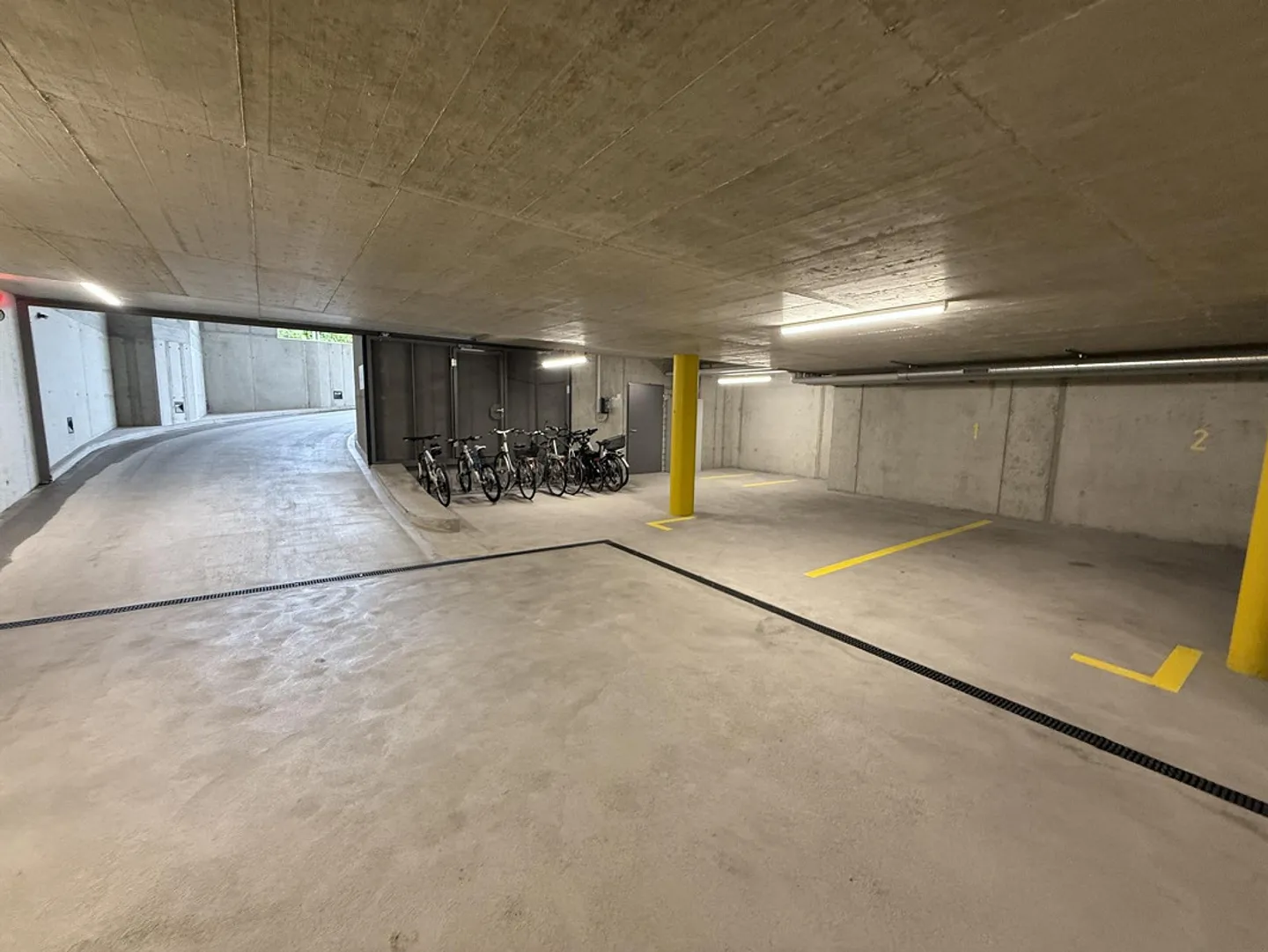 Motorrad Parkplatz nähe Spital Frauenfeld - Foto 2 von 4
