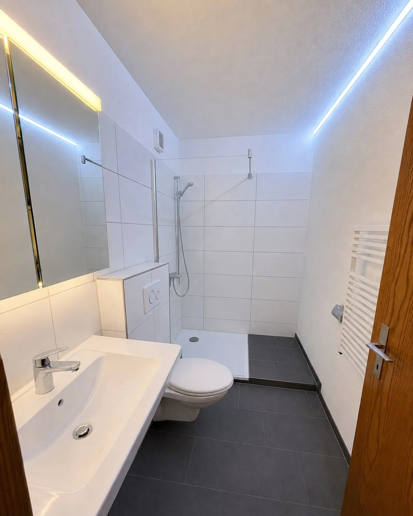 Spacious 5.5-room apartment with fireplace and large south balcony - Photo 4 of 15