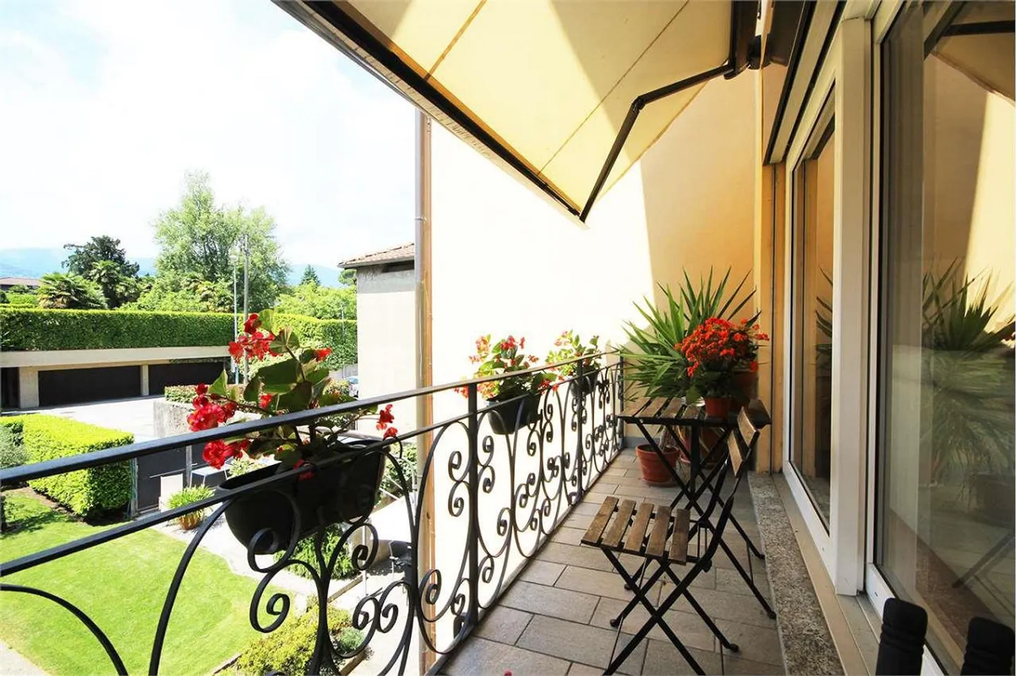 Geräumiges Doppelhaus mit Garten - Foto 2 von 11