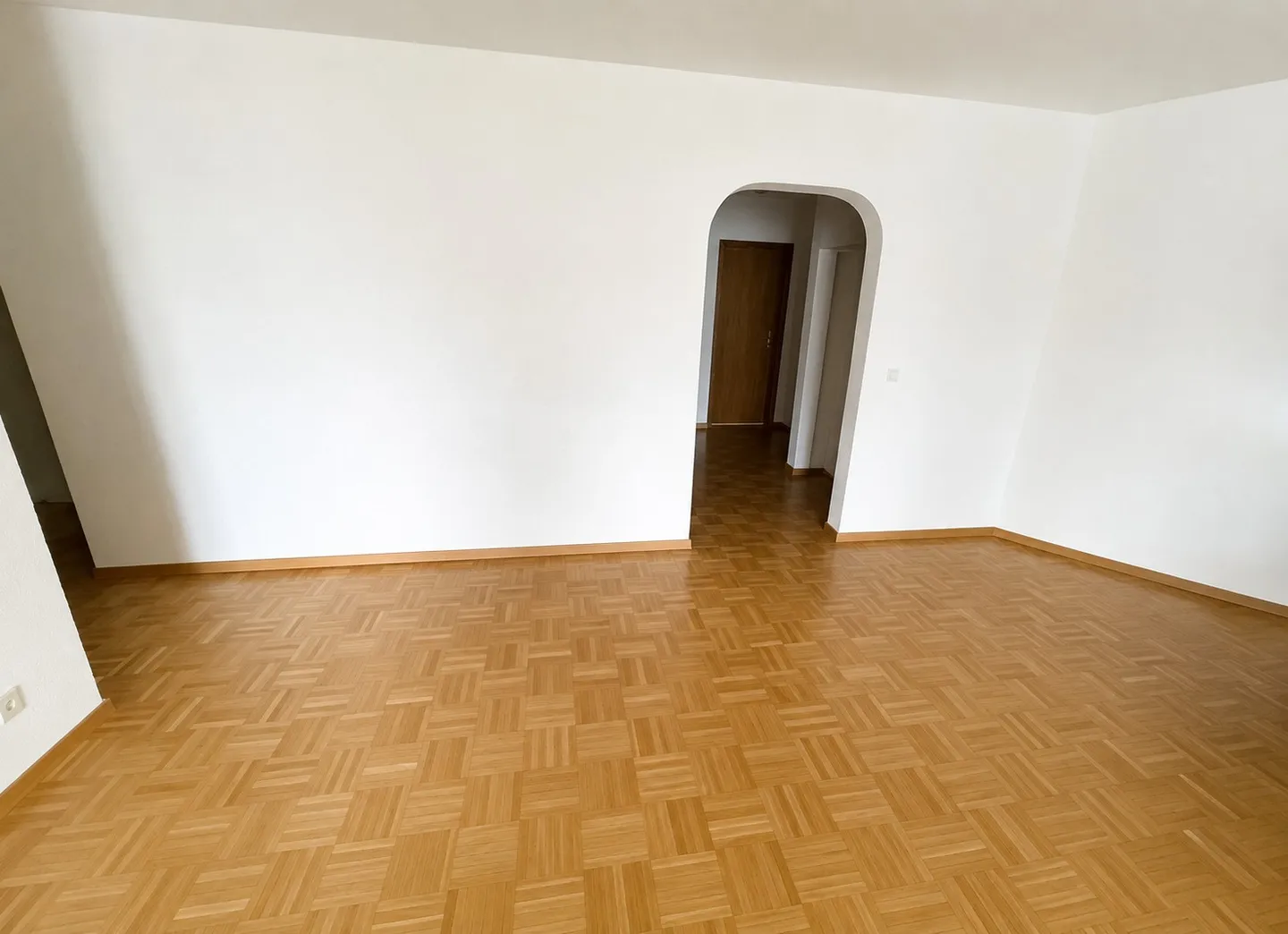 Spacious 5.5-room apartment with fireplace and large south balcony - Photo 11 of 15