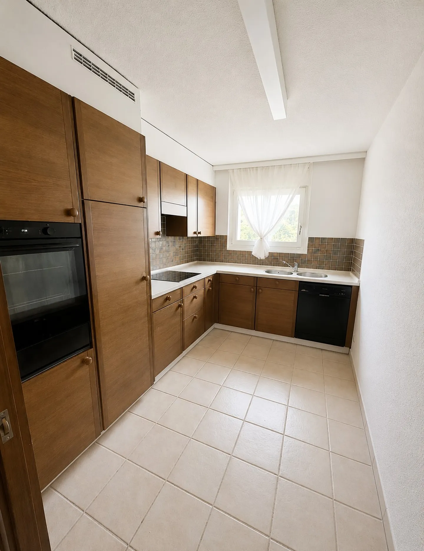 Spacious 5.5-room apartment with fireplace and large south balcony - Photo 13 of 15