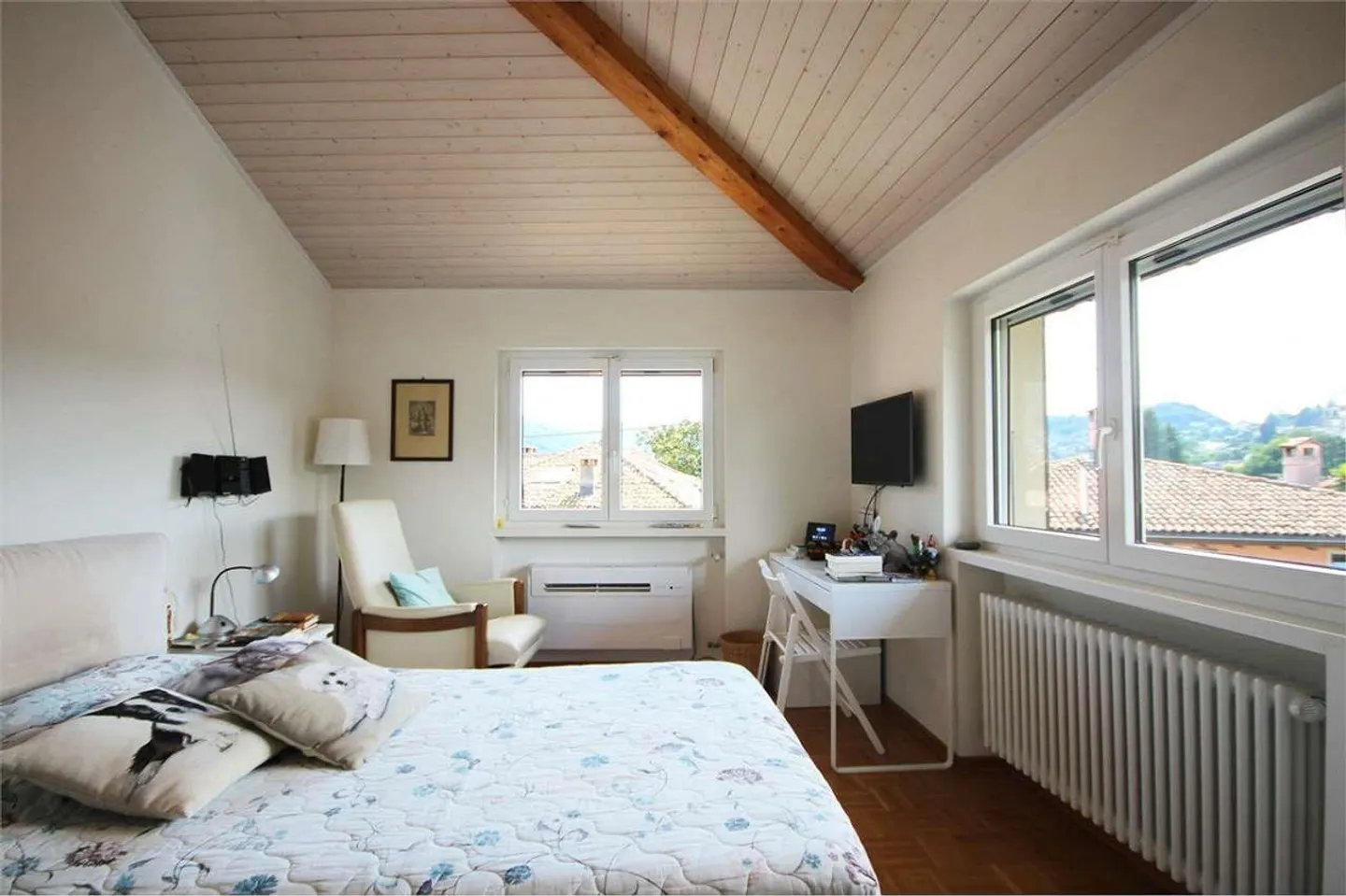 Geräumiges Doppelhaus mit Garten - Foto 8 von 11