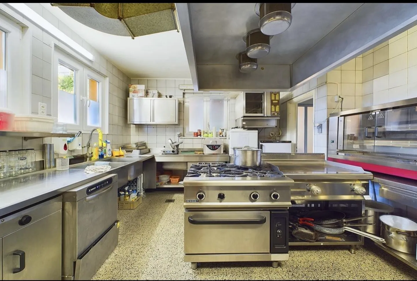 Unique opportunity for rent restaurant grotto - Photo 2 of 4