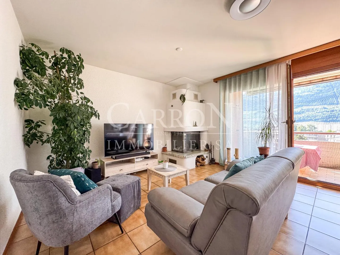 Magnificent 4.5-room penthouse in the center of Vissigen - Photo 1 of 10