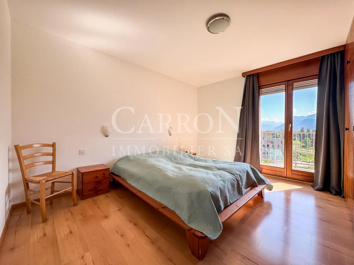 Magnificent 4.5-room penthouse in the center of Vissigen - Photo 3 of 10