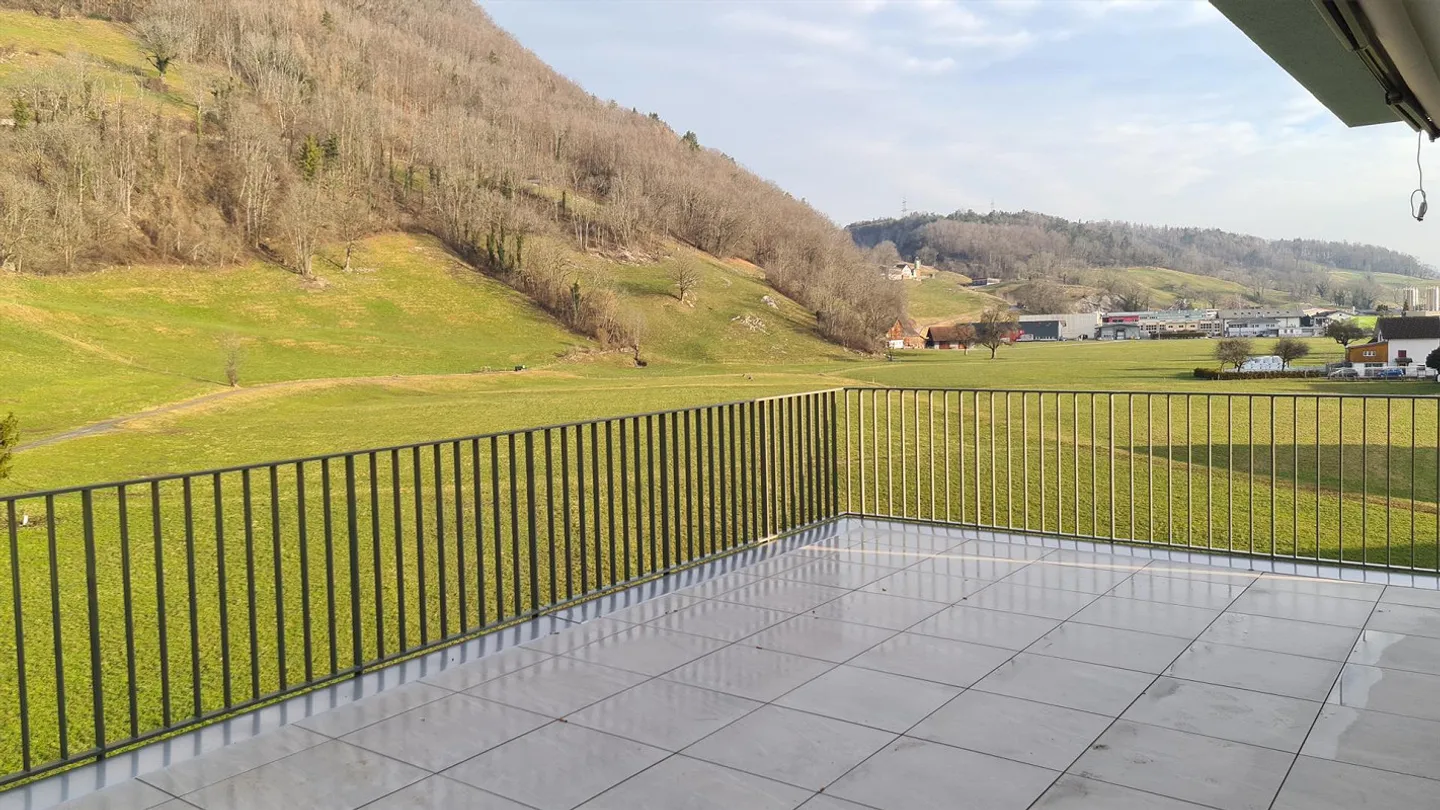 Moderne 3.5 Zimmer-Wohnung mit viel Licht & grossem Balkon - Foto 2 von 9