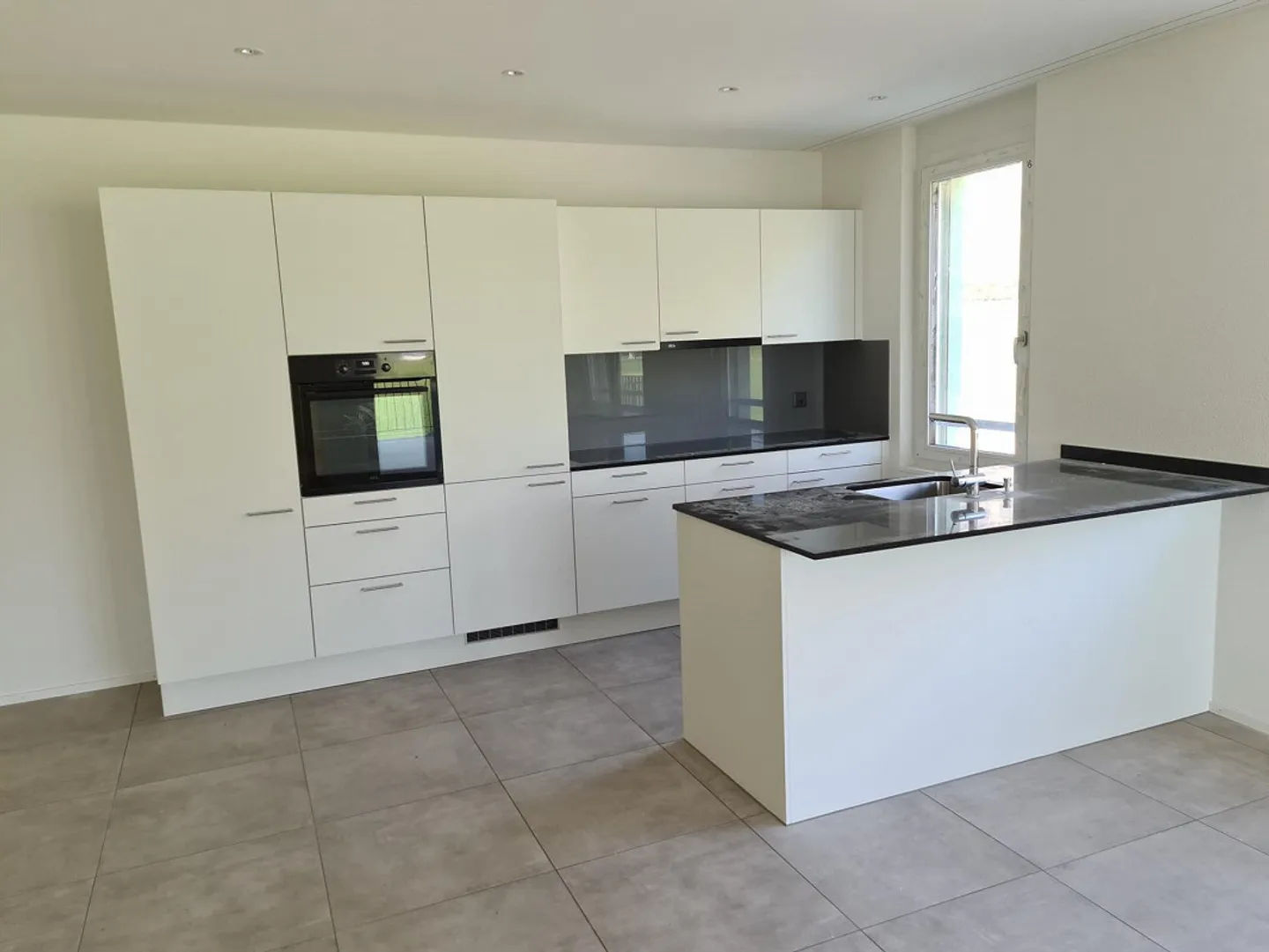 Moderne 3.5 Zimmer-Wohnung mit viel Licht & grossem Balkon - Foto 3 von 9
