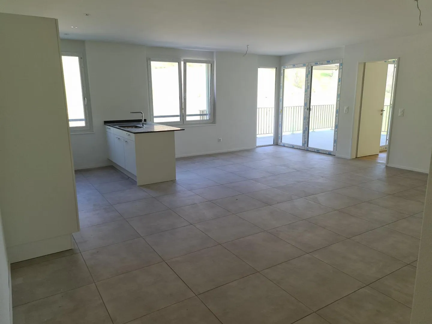Moderne 3.5 Zimmer-Wohnung mit viel Licht & grossem Balkon - Foto 7 von 9