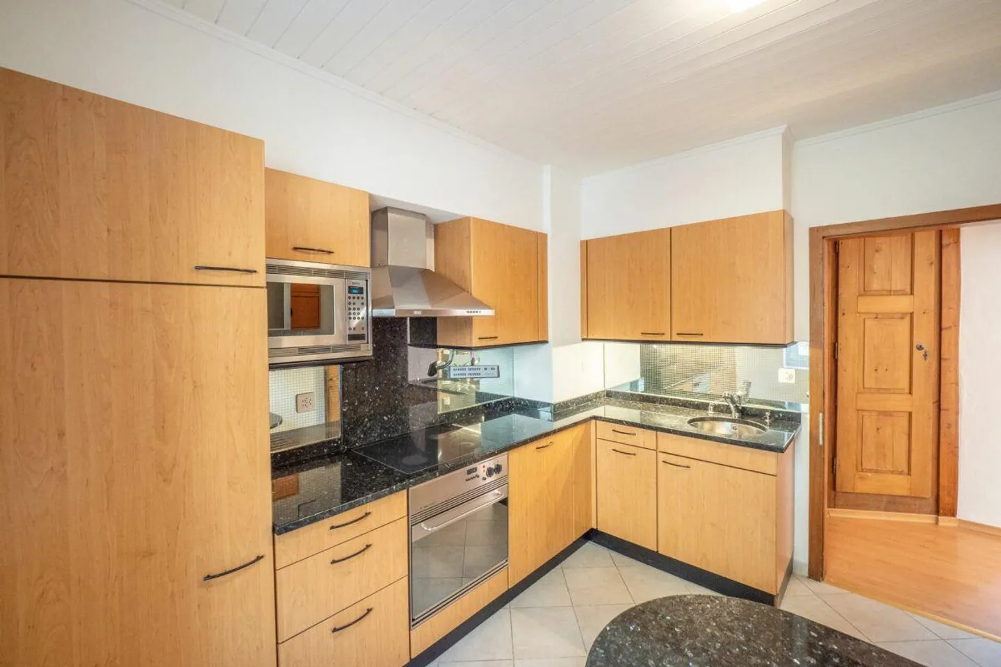 Fehr Immobiliare - Appartamento al piano terra con 4 camere vicino al lago - Foto 7 di 13