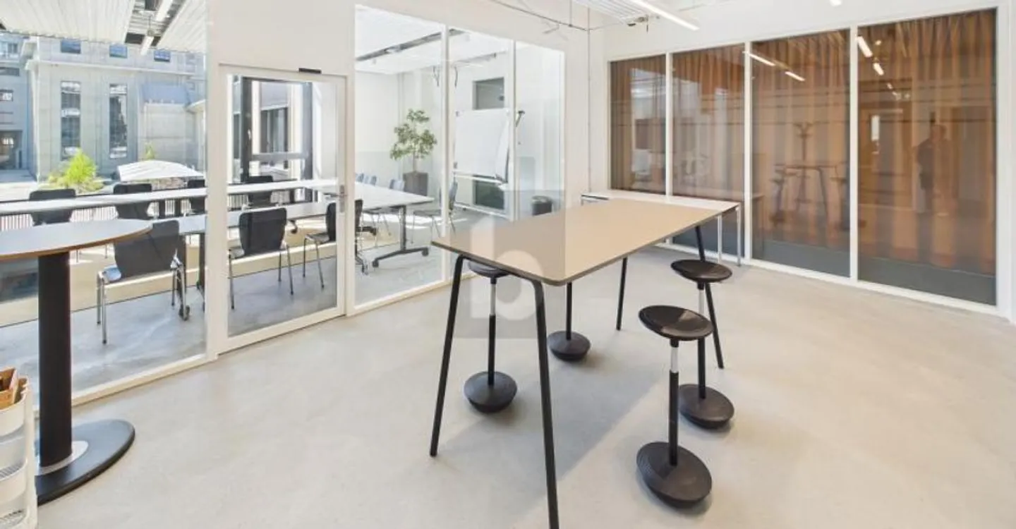 MODERN AND VERSATILE - Photo 1 of 4