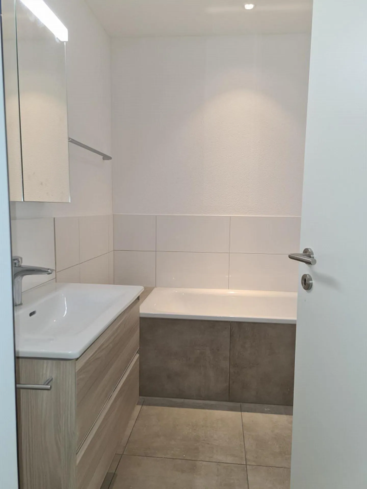 Moderne 3.5 Zimmer-Wohnung mit viel Licht & grossem Balkon - Foto 4 von 9