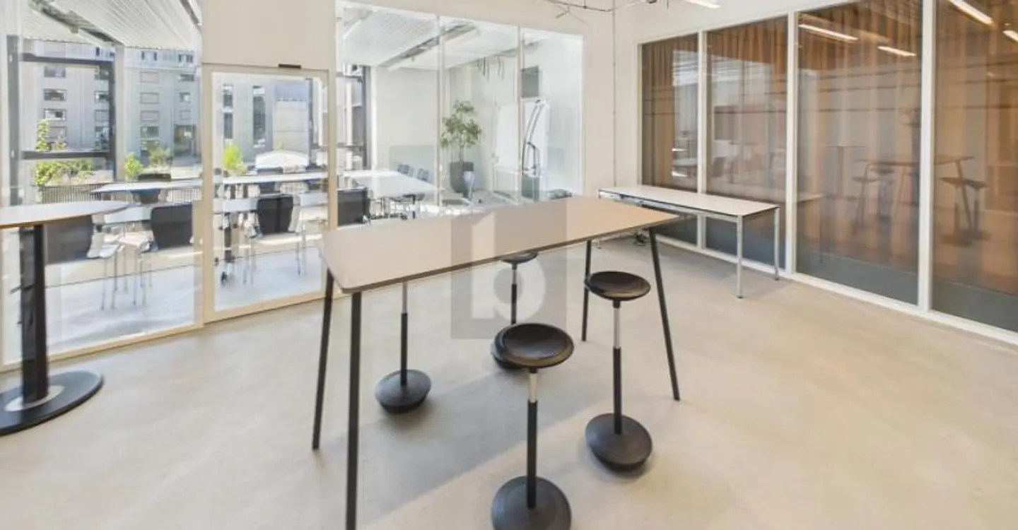 MODERN AND VERSATILE - Photo 2 of 4