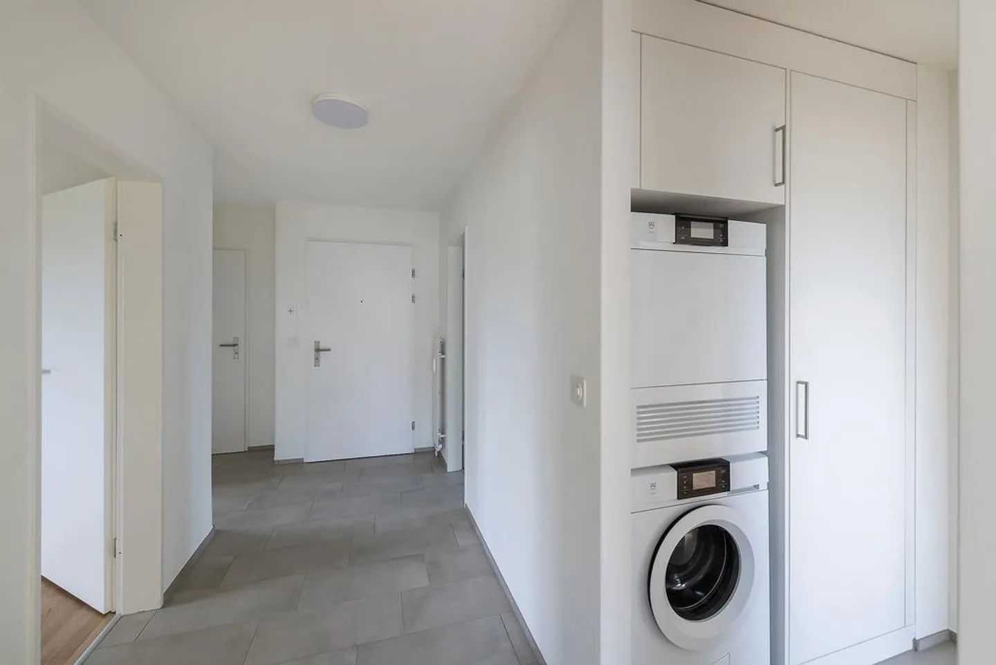 Appartamento 4 locali appena ristrutturato con balcone e torre di lavaggio - Foto 4 di 11