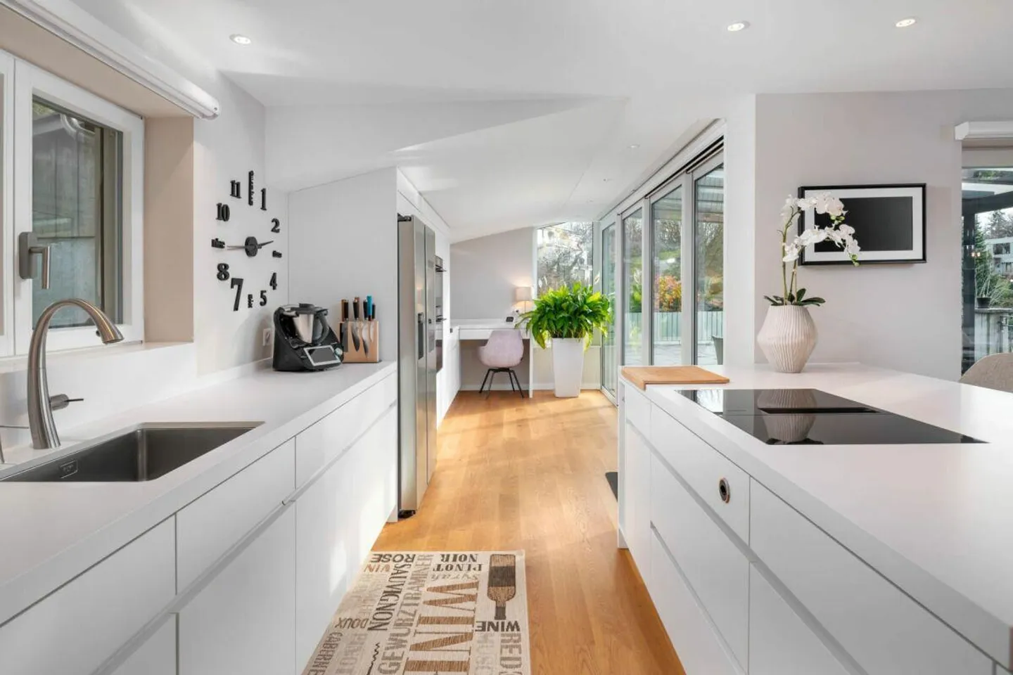 Aménagé avec soin, avec vue et piscine - Photo 2 sur 13