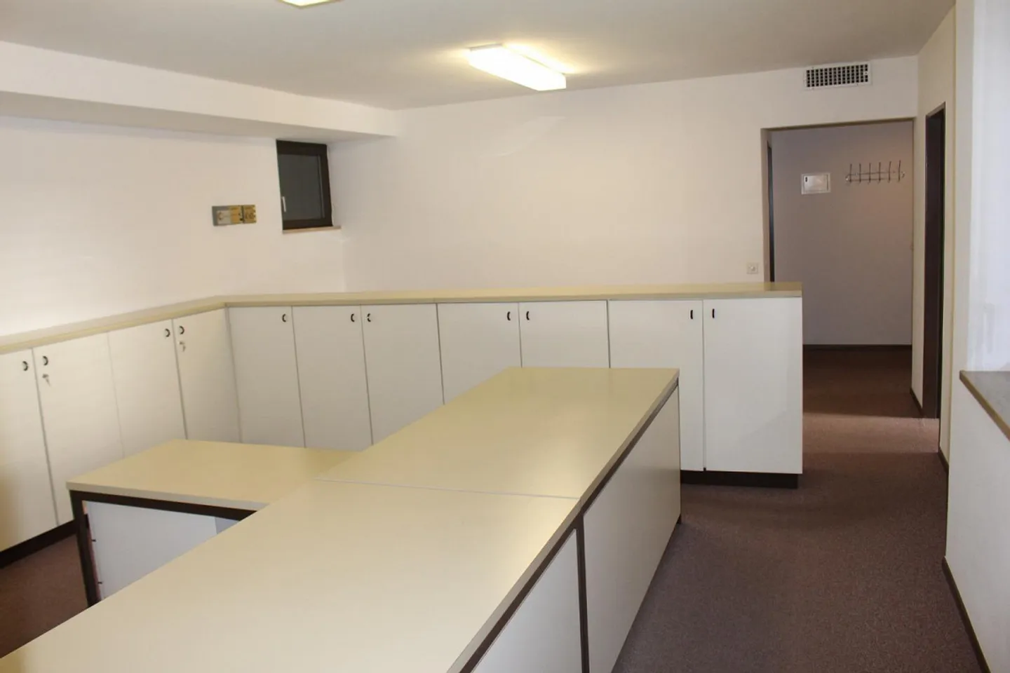 4 Büroräume von ca. 100 m2 an sehr zentraler Lage / 4 locali uffici... - Foto 2 di 13