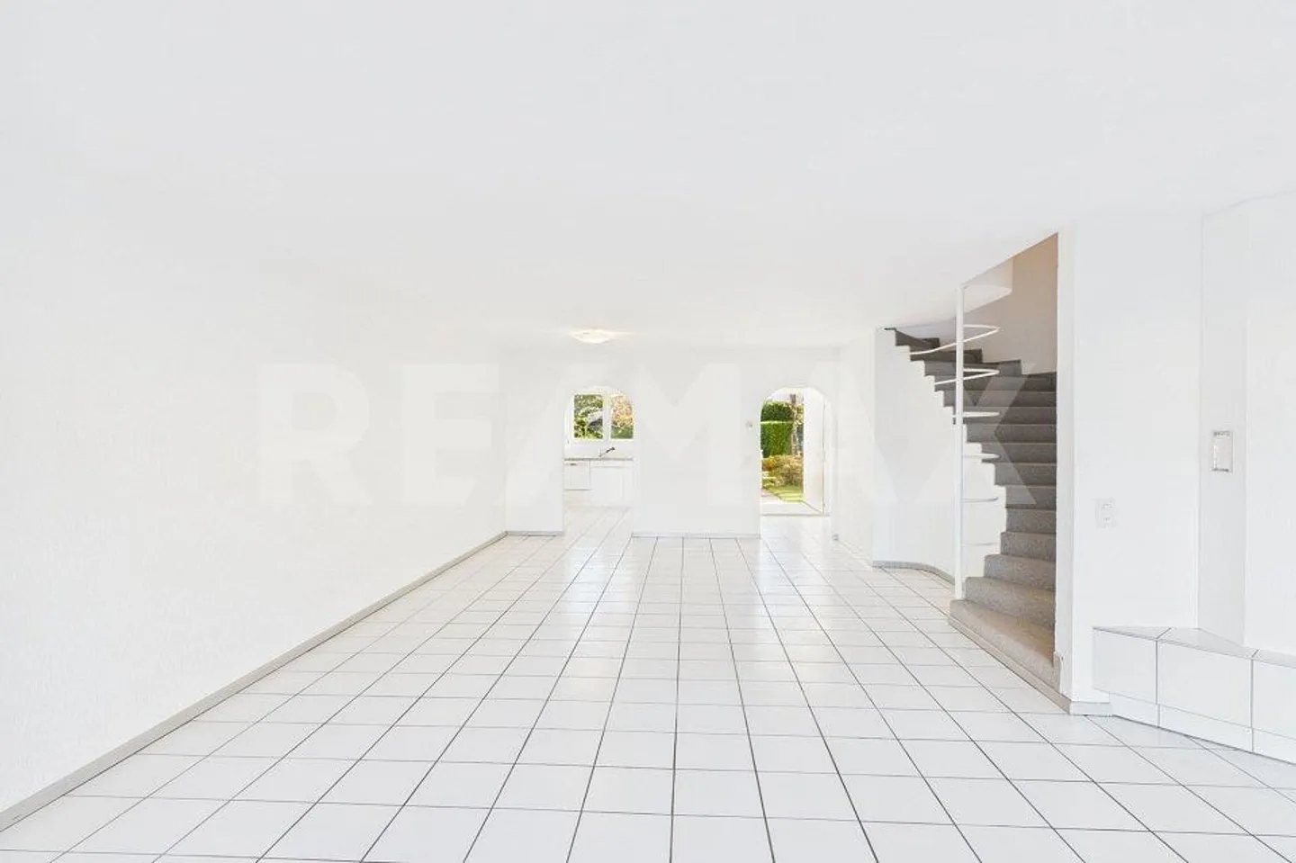 6-room House - Photo 6 of 13