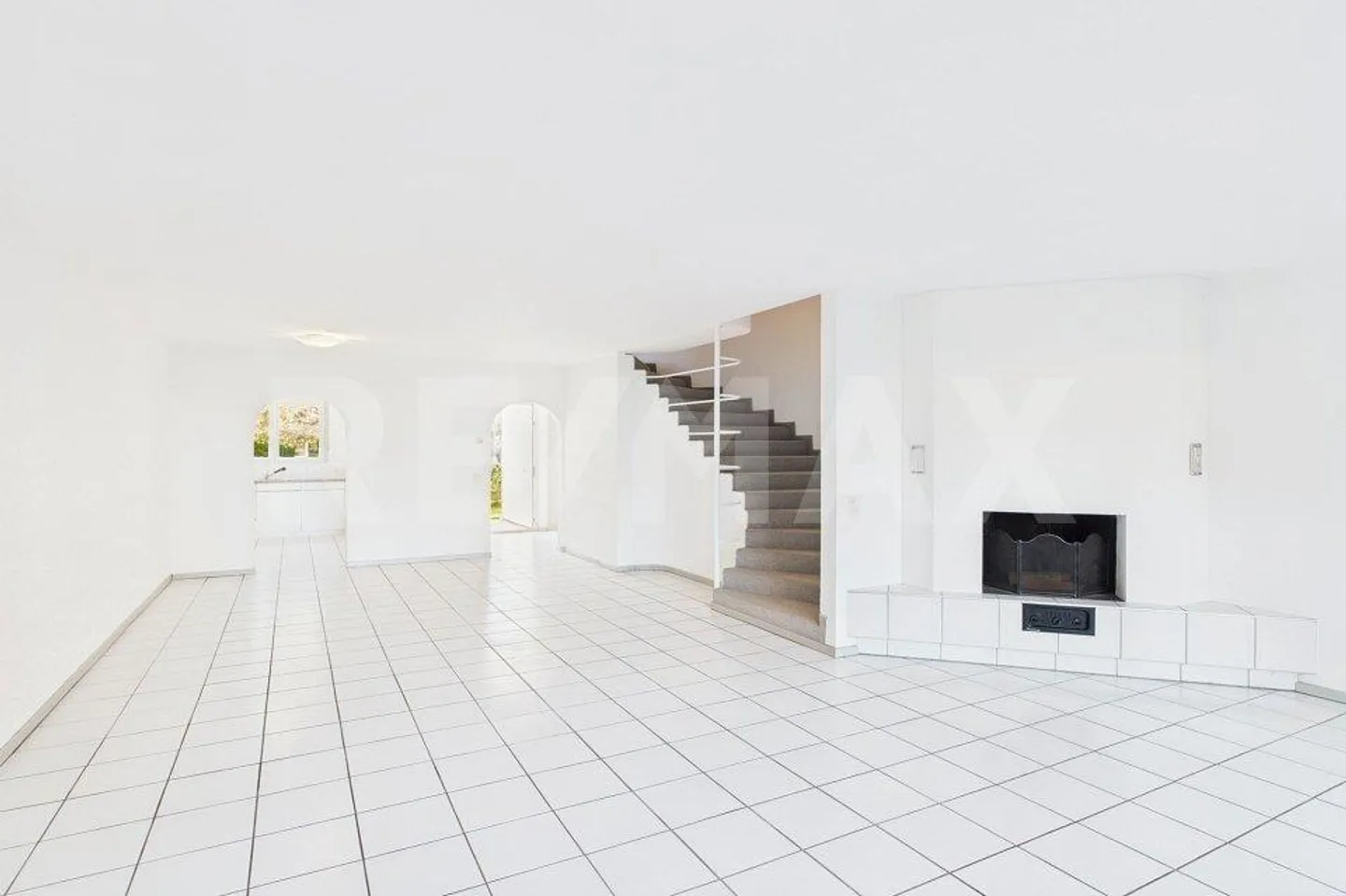 6-room House - Photo 4 of 13