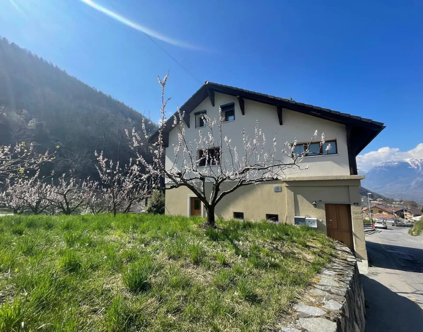 Appartamento attraente di 3,5 stanze con vista - Foto 2 di 13
