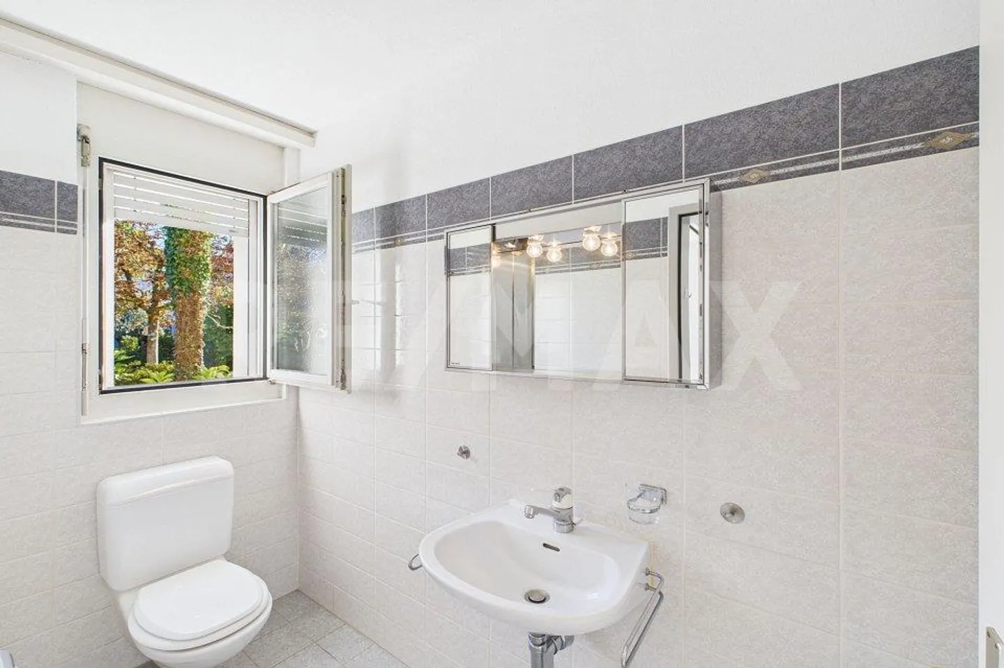 6-room House - Photo 9 of 13