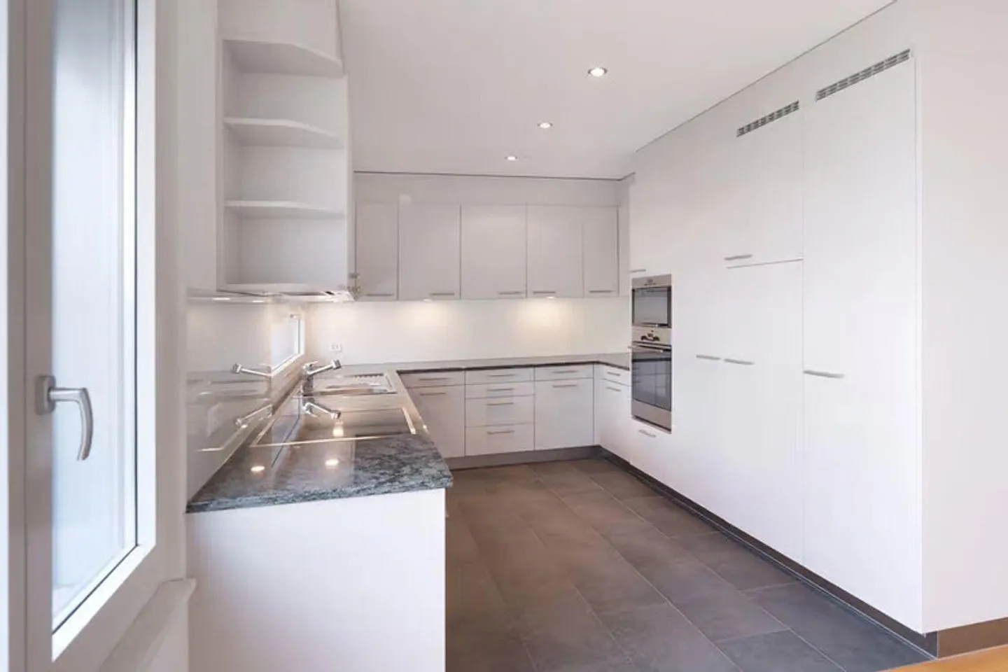 Appartamento di 4 1/2 locali al 3° piano nel popolare quartiere Hertiquartier - Foto 3 di 13