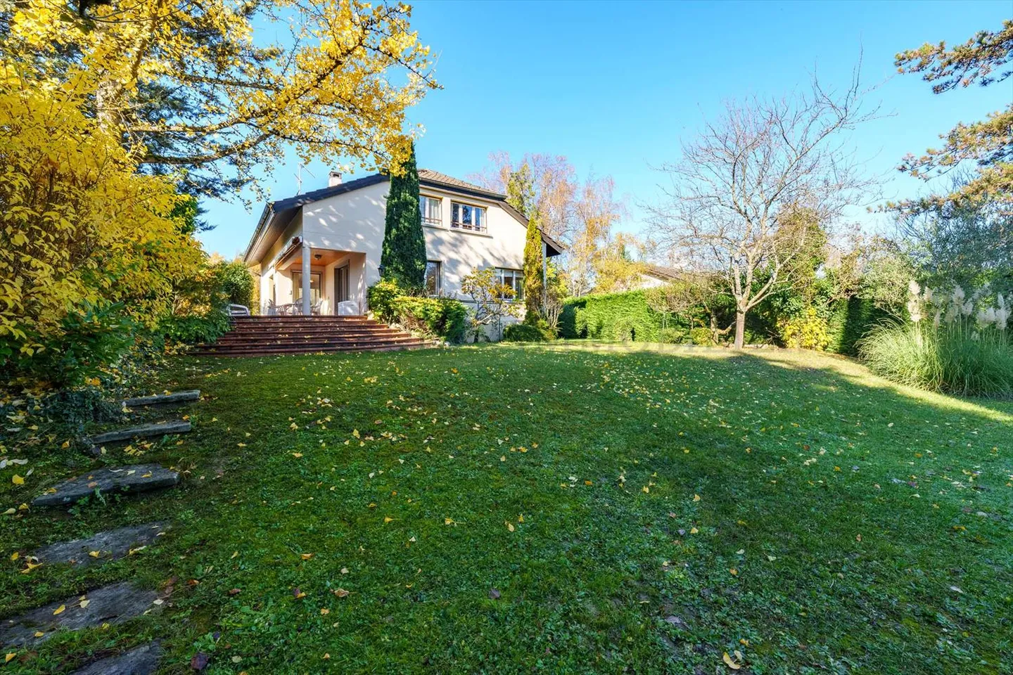 Villa individuelle de 6 chambres dans quartier résidentiel - Photo 1 sur 12
