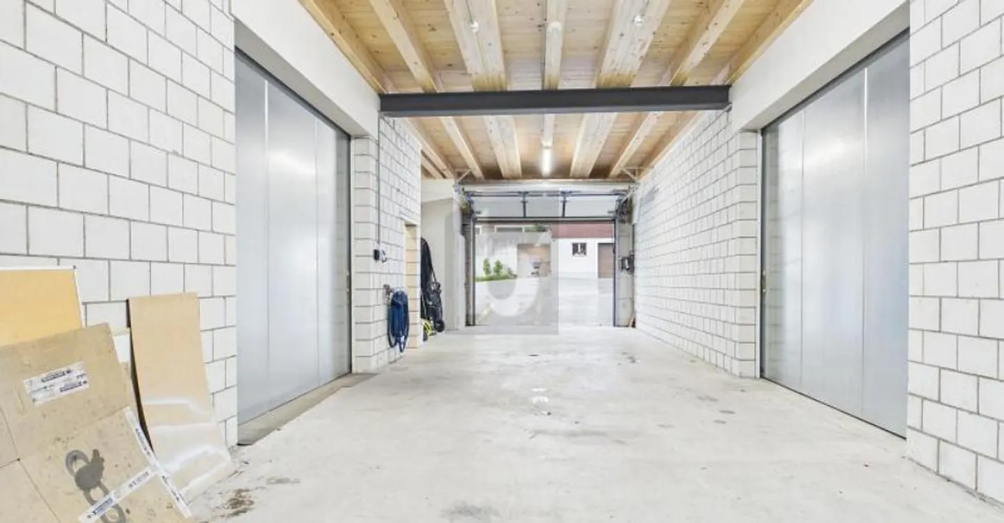 ESPACE DE STOCKAGE VARIABLE ET/OU ATELIER - Photo 3 sur 4