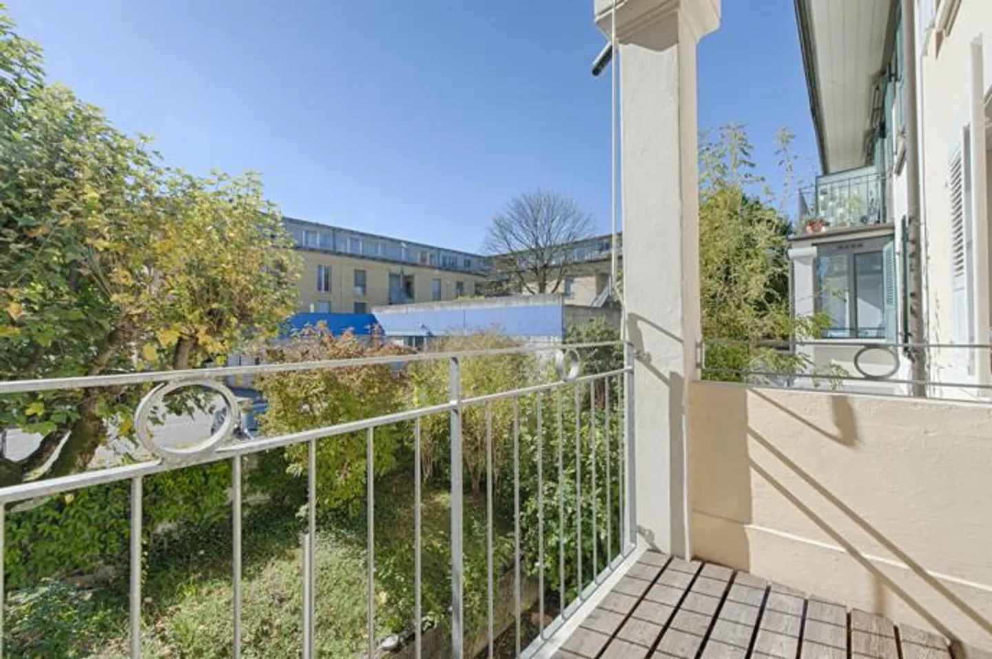 Vivre contemporain dans un quartier urbain animé - Photo 8 sur 9