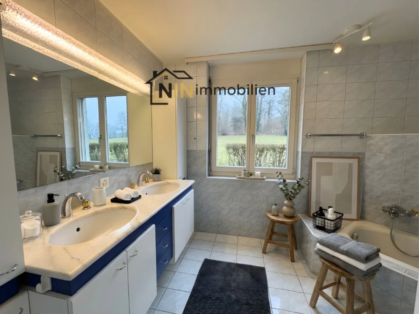 Quiet Apartment with Balcony - Photo 6 of 7