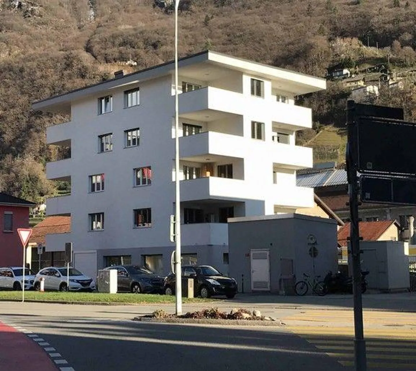 *3 Appartamenti e un spazio commerciale* - Foto 3 di 13