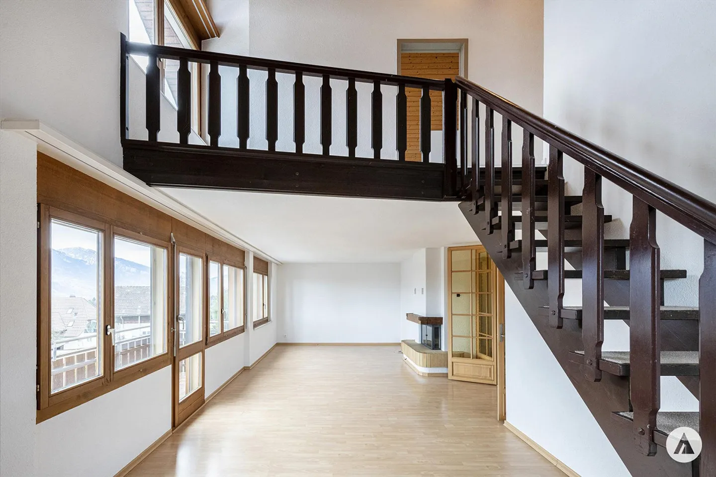 Charming Maisonette with Beautiful Distant View - Photo 4 of 13