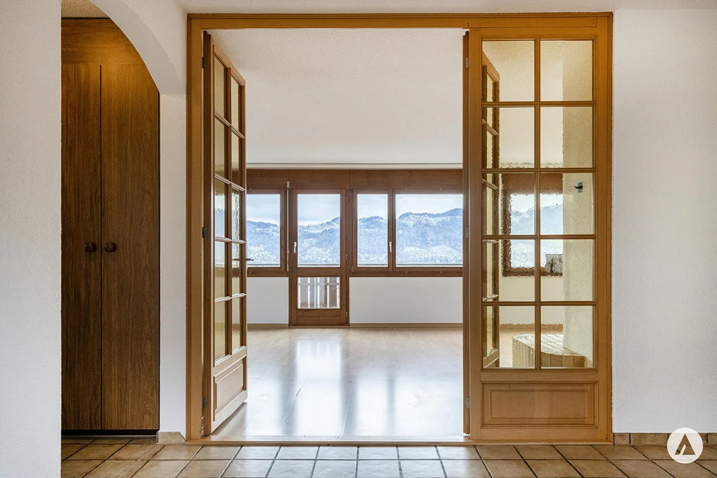 Charming Maisonette with Beautiful Distant View - Photo 5 of 13