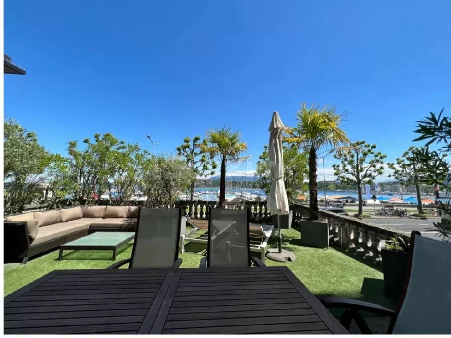RARE ! Apartment for rent in the center of Geneva with large terrace View of the water jet - Photo 1 of 5