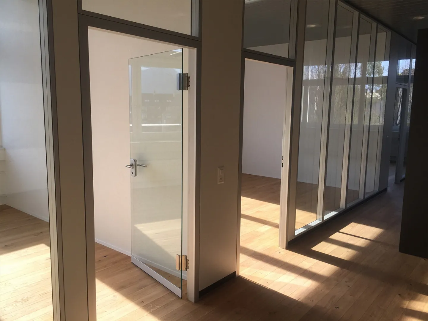 Moderne Büroräume in Sarnen - Foto 1 von 9